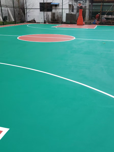 玉树 球场长期使用易出现地面开裂
